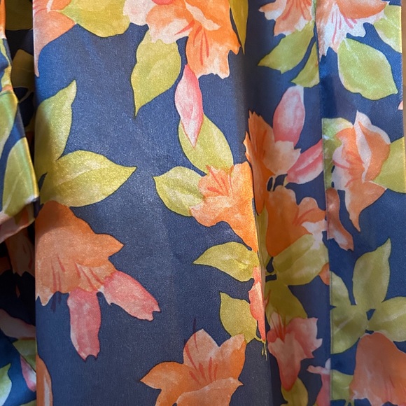 Kimono style knee length robe by Body Drama. Peach, green, blue size M - Picture 5 of 5